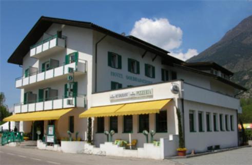 Hotel-Restaurant-Pizzeria Goldrainerhof Exterior photo